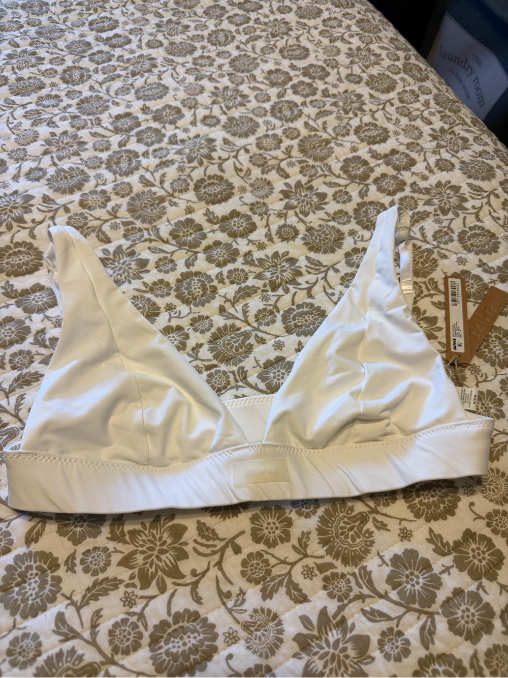 Skims bikini top color:Snow size M